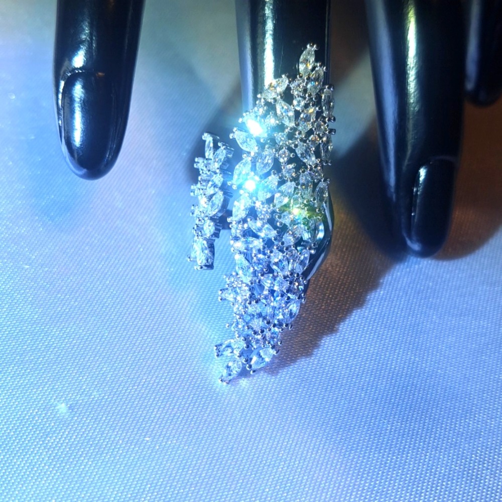 B-E-AU-T-I-F-U-L and Elegant UNIQUE SPLIT RING - Picture 1 of 3